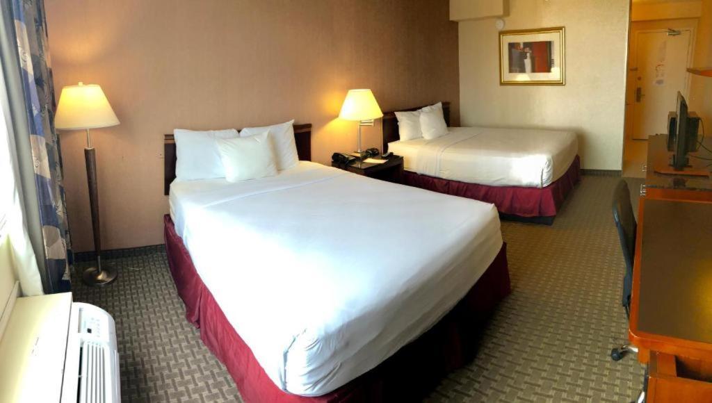 E Hotel Banquet & Conference Center 에디슨 외부 사진