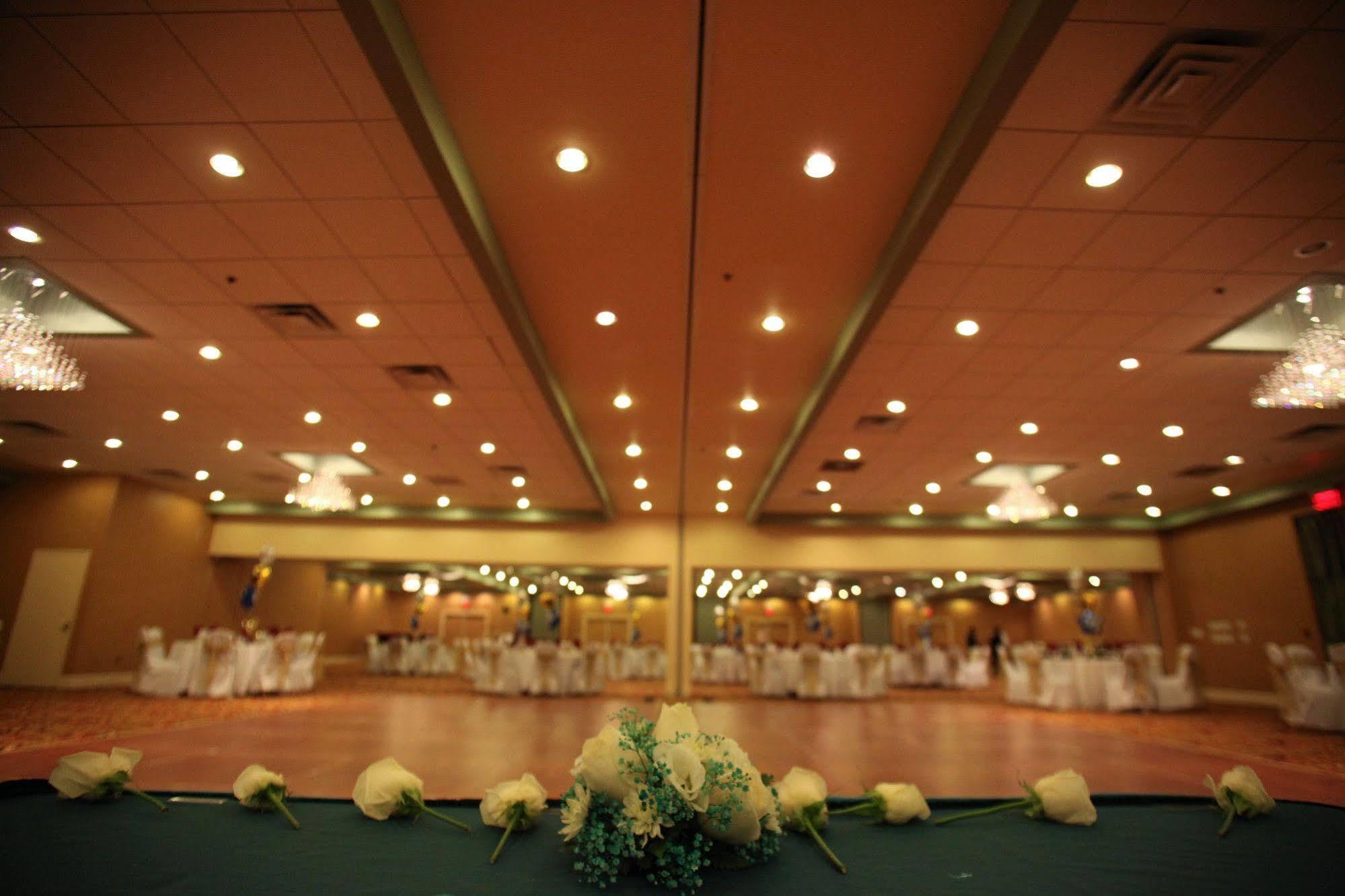 E Hotel Banquet & Conference Center 에디슨 레스토랑 사진